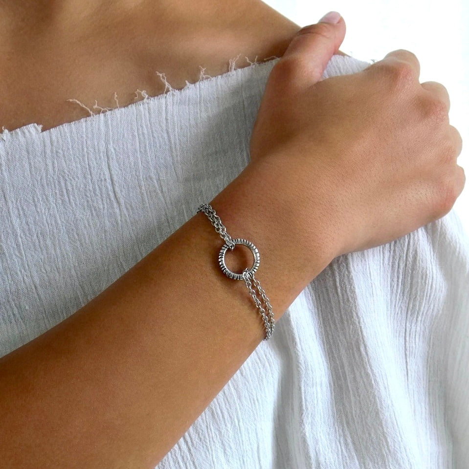 Una Textured Circle Bracelet