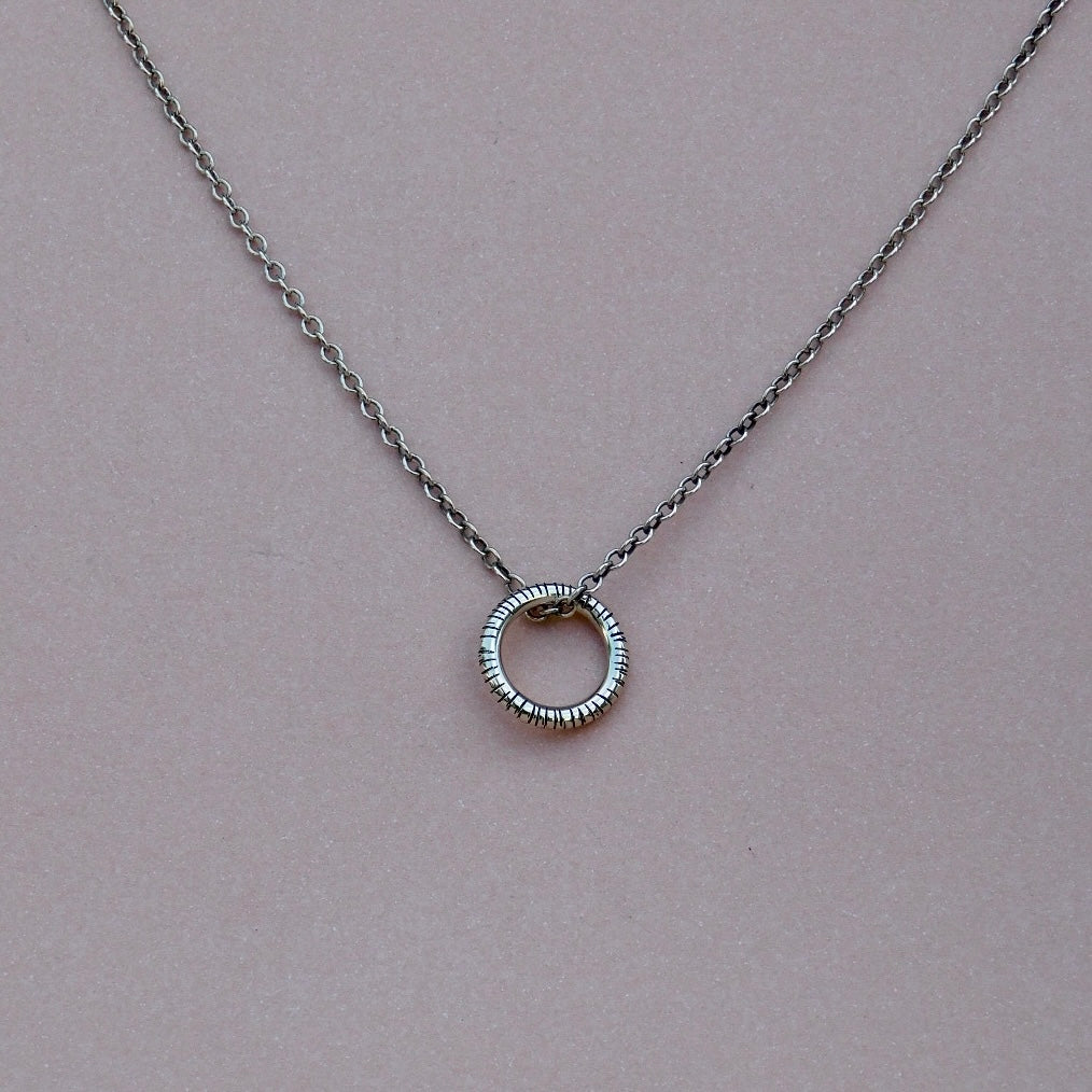 Una Texture Circle Necklace