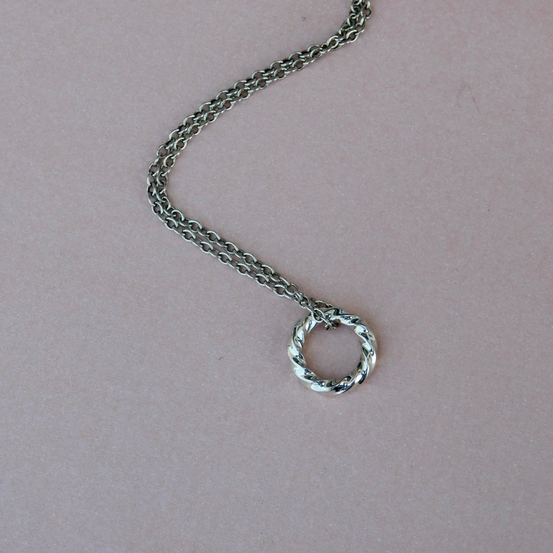 Una Square Twisted Circle Necklace