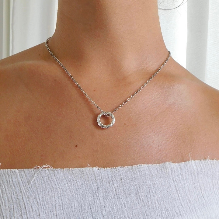 Una Square Twisted Circle Necklace