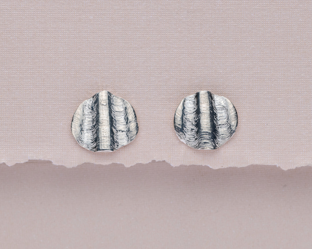 Round Scallop Silver Earrings | Small