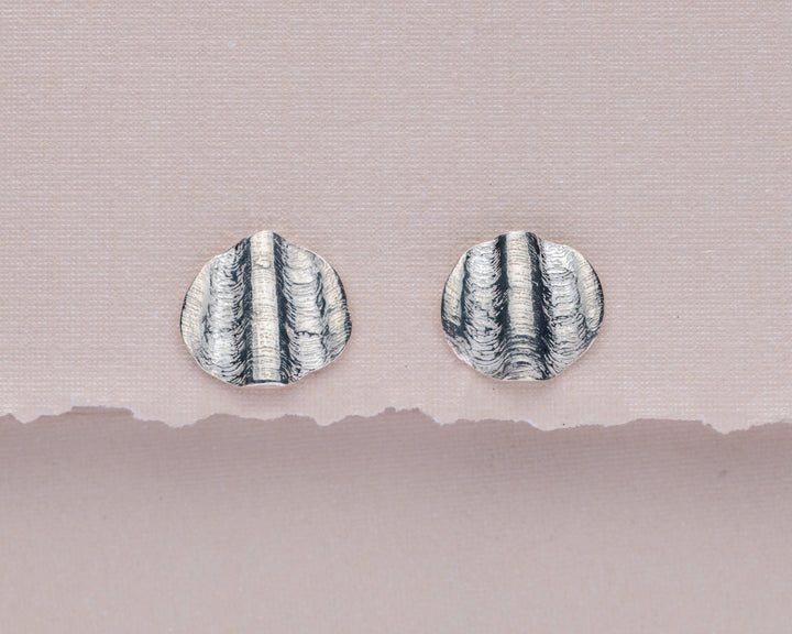 Round Scallop Silver Earrings | Small