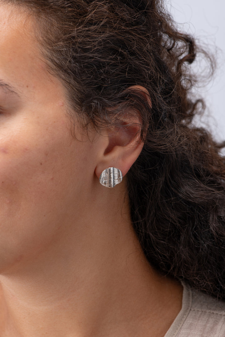 Round Scallop Silver Earrings | Small
